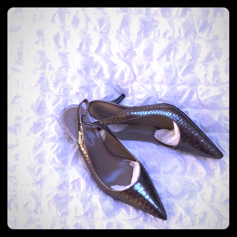 Via Spiga Kitten heel metallic sling back